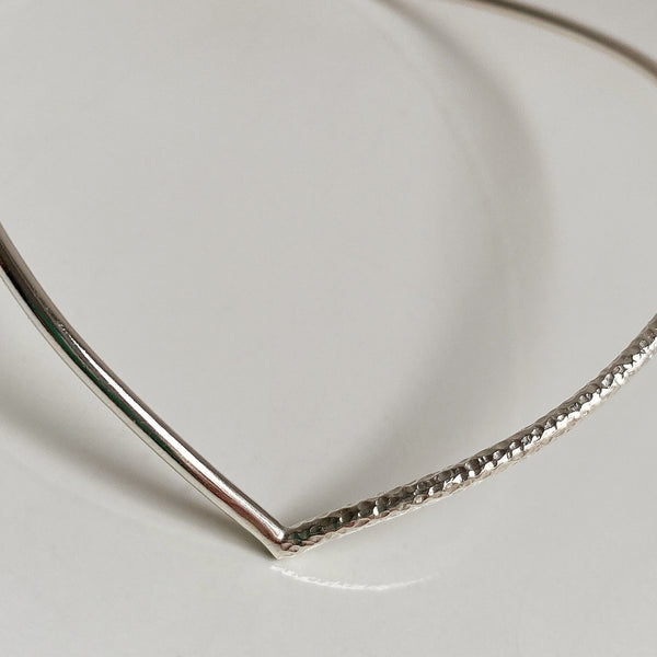 The Cicee Wishbone Bangle, Contrast detail