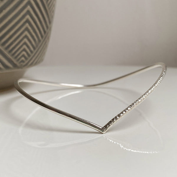 The Cicee Wishbone Bangle, Contrast detail