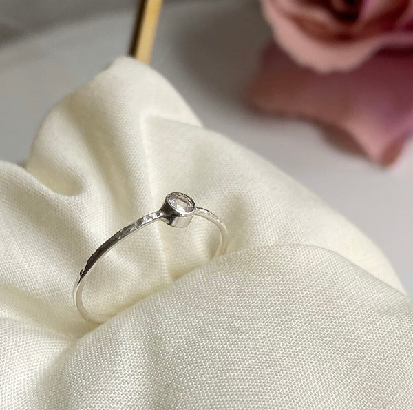 Cicee simplicity ring close up